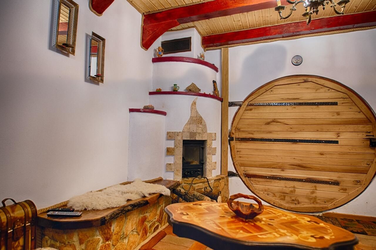 Лоджи Căsuța de Hobbit Perişani-18