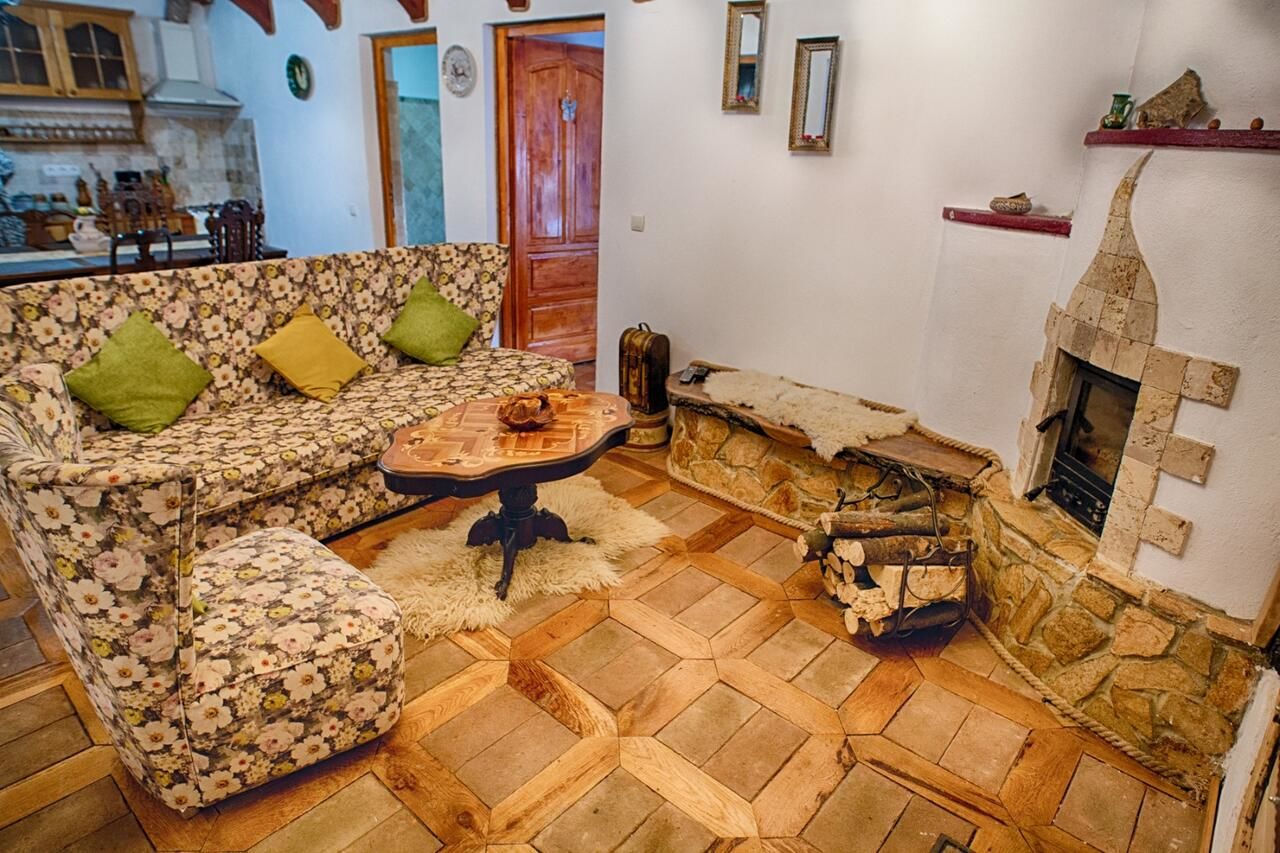 Лоджи Căsuța de Hobbit Perişani-21