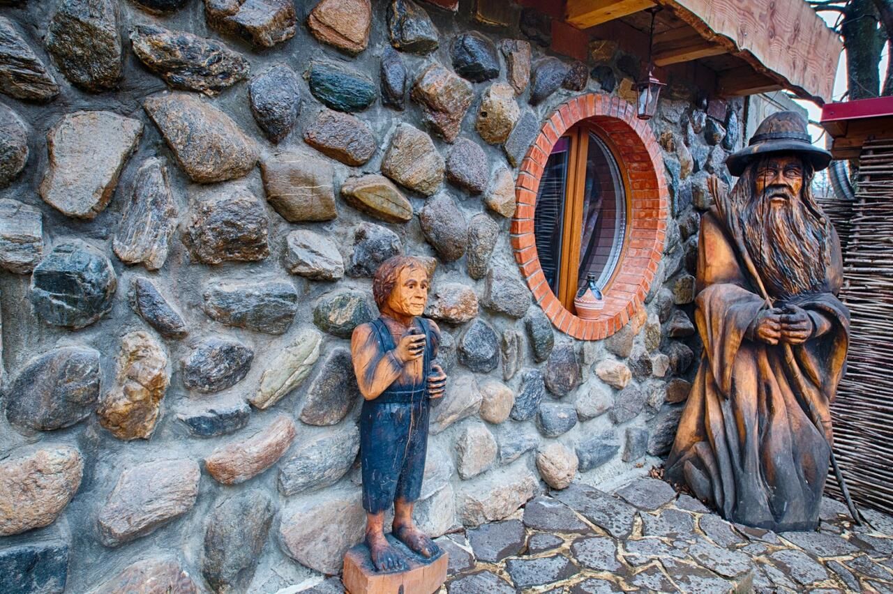 Лоджи Căsuța de Hobbit Perişani-27