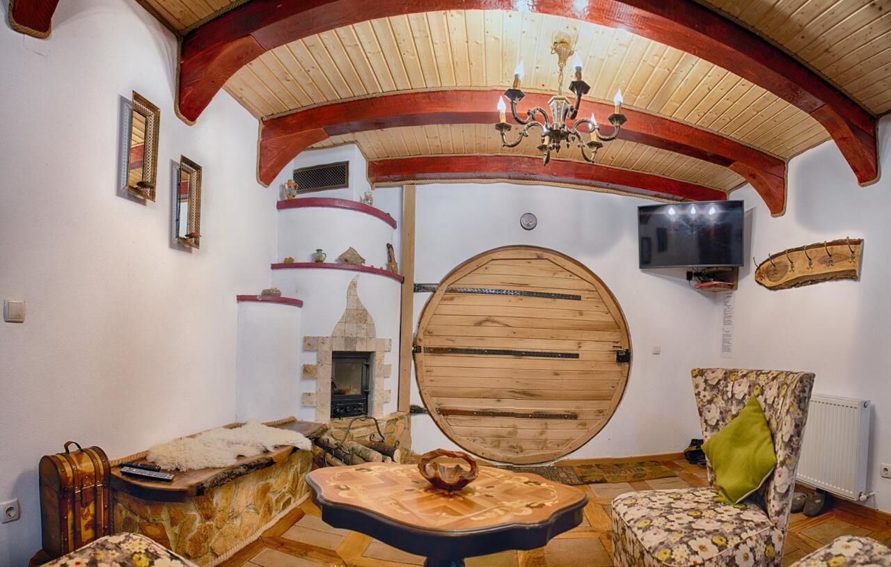 Лоджи Căsuța de Hobbit Perişani-29