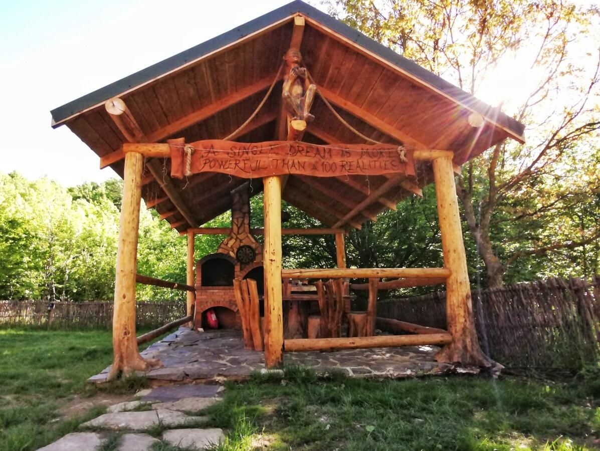 Лоджи Căsuța de Hobbit Perişani-32