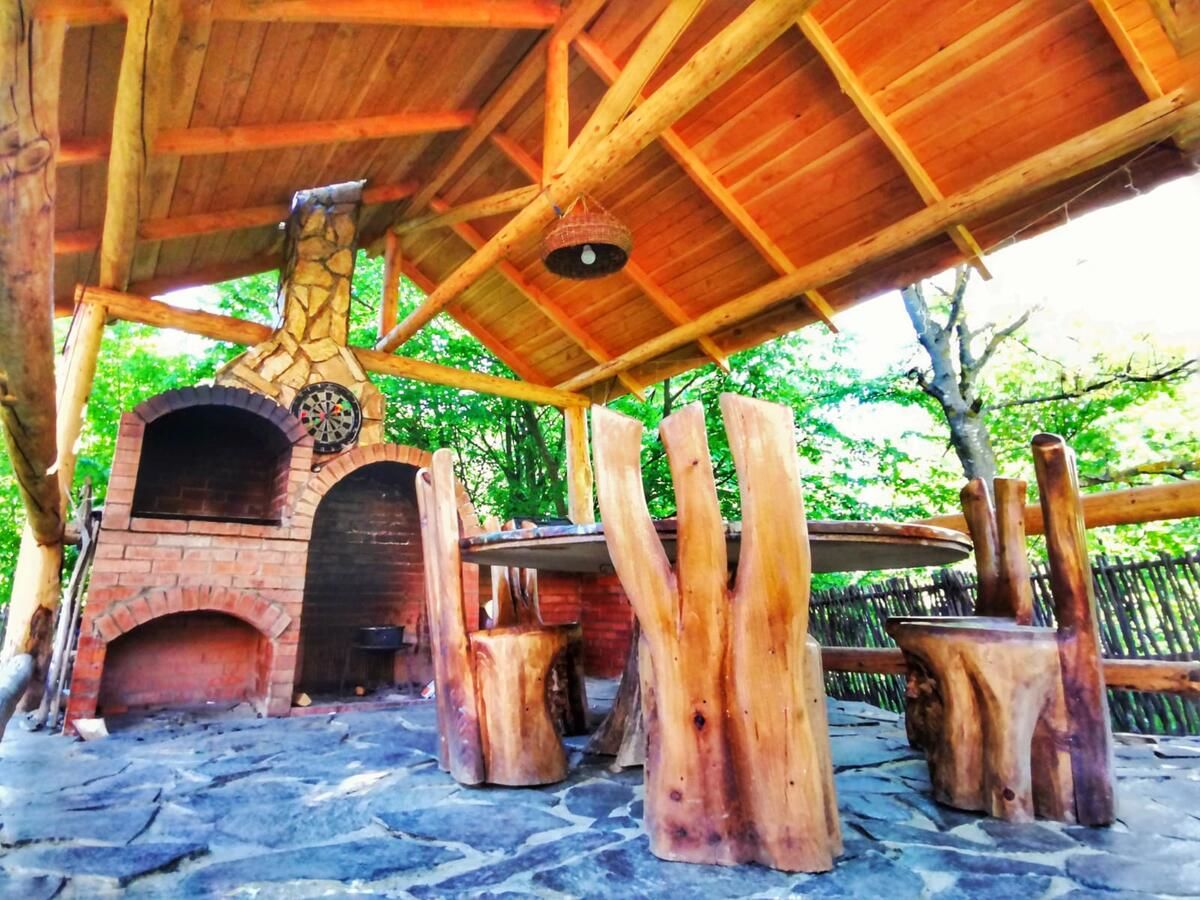 Лоджи Căsuța de Hobbit Perişani-7